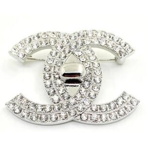 Chanel Interlocking CC Silver Turnlock CZ Brooch Autumn 2022 (CCXX039)